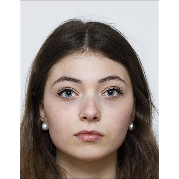 UK DRIVING LICENCE PHOTO